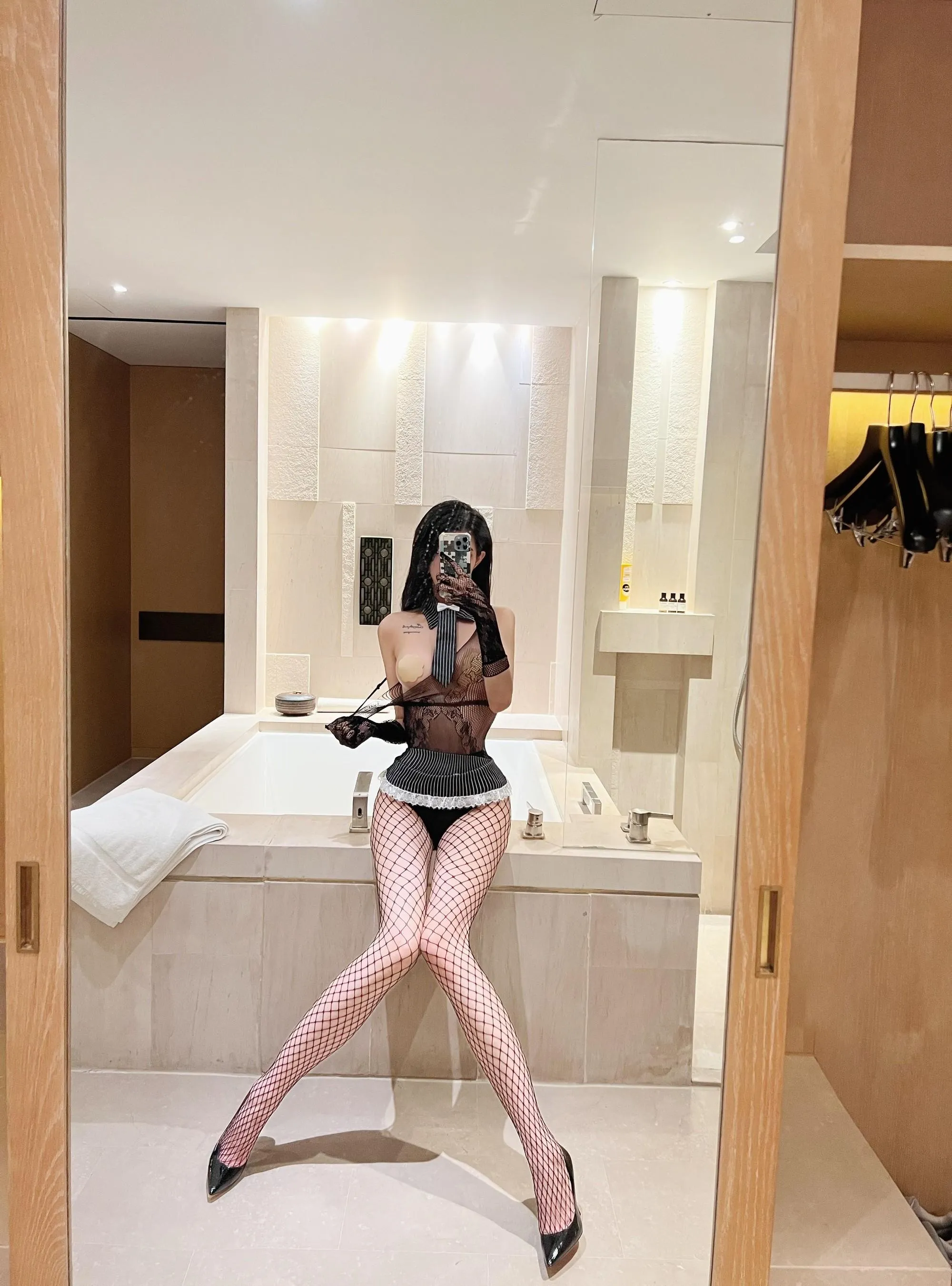 NO.031 葛征GEZHENG – 网洞黑丝浴室 [20P]插图8